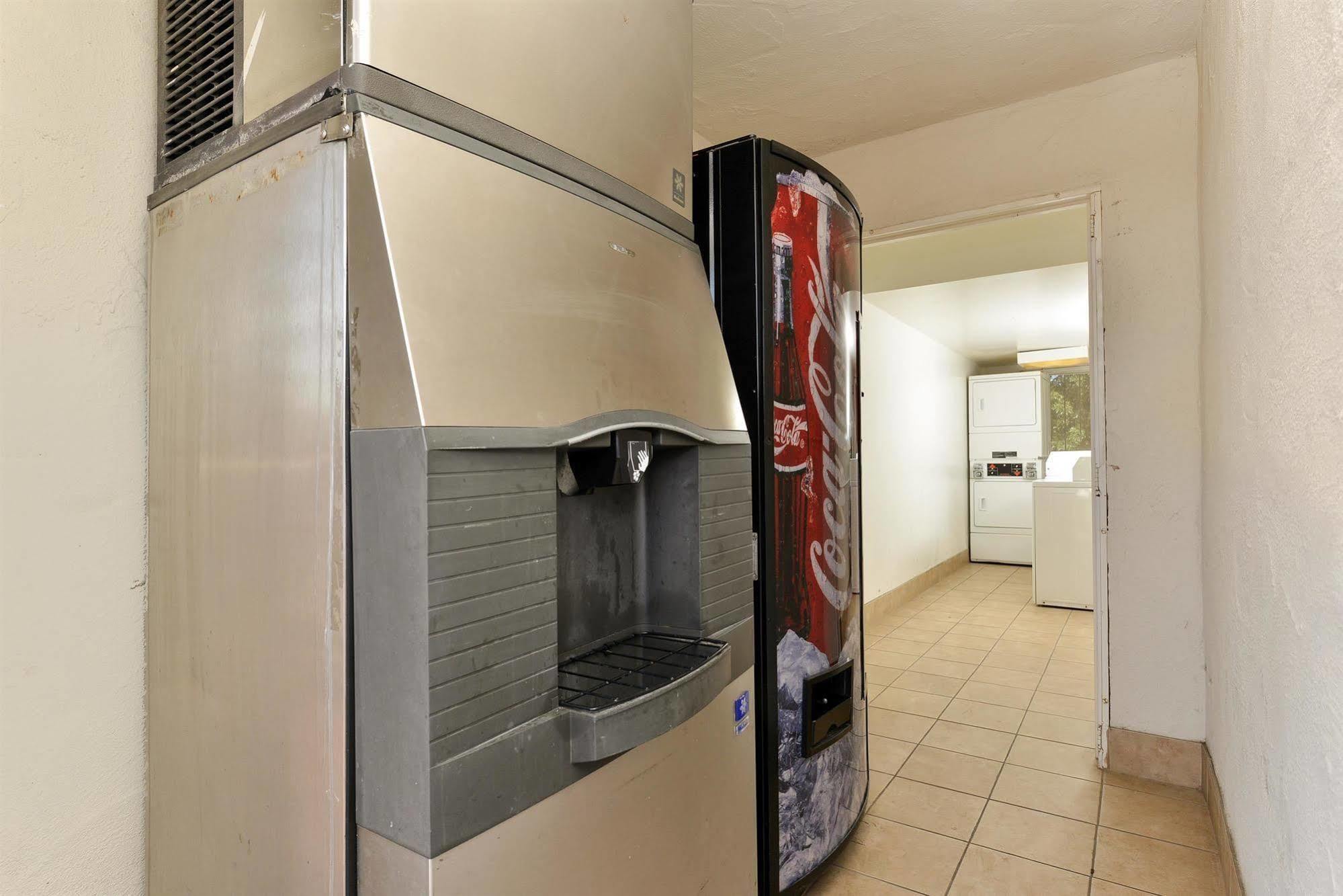 Motel 6-Vista, Ca Zewnętrze zdjęcie
